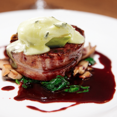 Bildmotiv für Beef medallions with CAMBOZOLA and figs