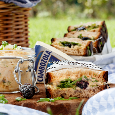 Bildmotiv für Picknicksandwiches met CAMBOZOLA-smeersel