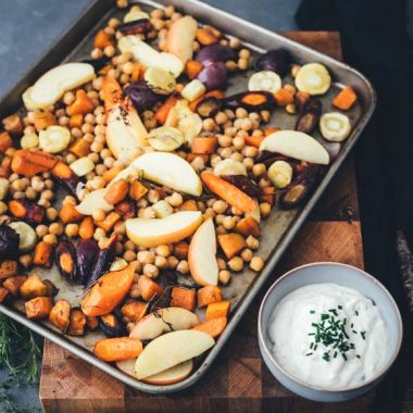 Bildmotiv für Herbstliches Ofengemüse vom Blech mit CAMBOZOLA-Dip